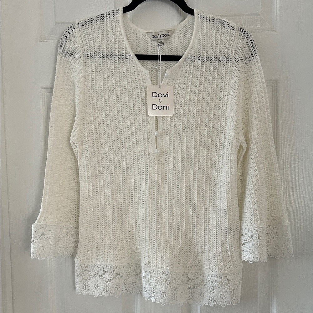 Davi & Dani White Lace Accent Blouse